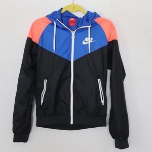 Nike women’s Windrunner// sz. M